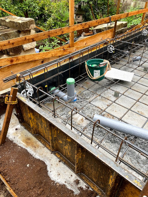 底盤コンクリート打設