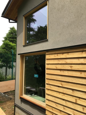 ガラスはめ込み作業