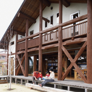 おお窓戸の家（ｼﾞﾌﾞﾛｸﾞﾃﾞｻﾞｲﾝ）と白久の家