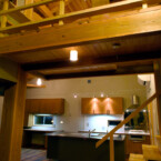 調理器部はイケアと天然石カウンターの組合せ 和室から階段と書斎が見え、奥にはキッチン