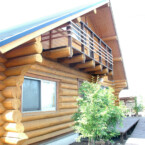 国産材(智頭杉)を使用したサドルノッチの美しいログシェル 国産杉のハンドカットログハウス