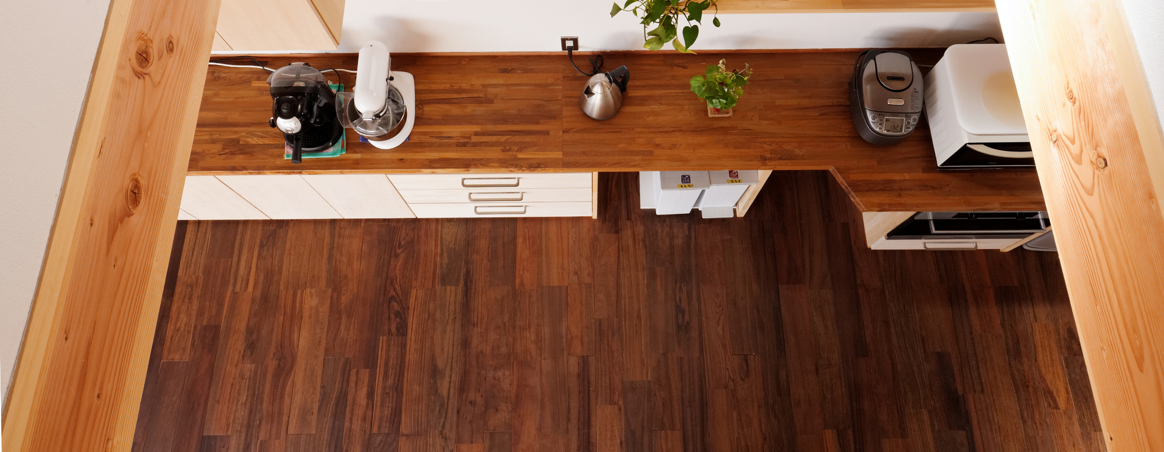 素材：無垢のフローリング