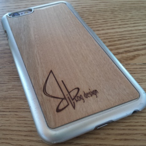 天然木を携帯に